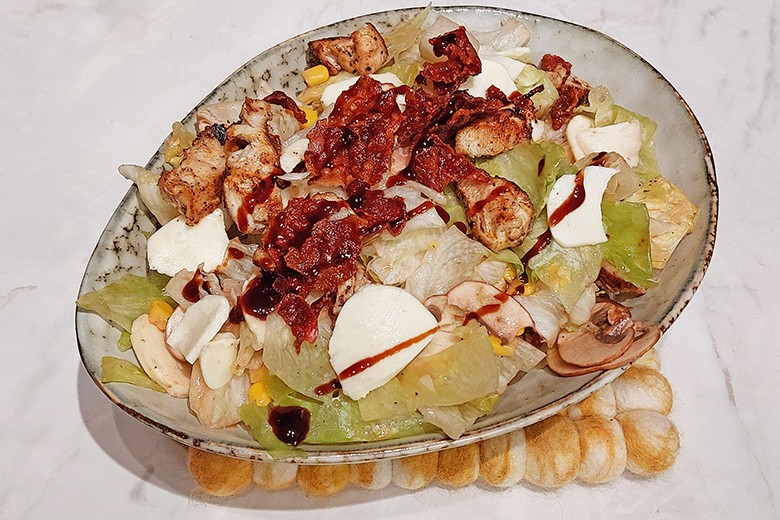 Eisberg-Champignonsalat mit Hühnerfilets
