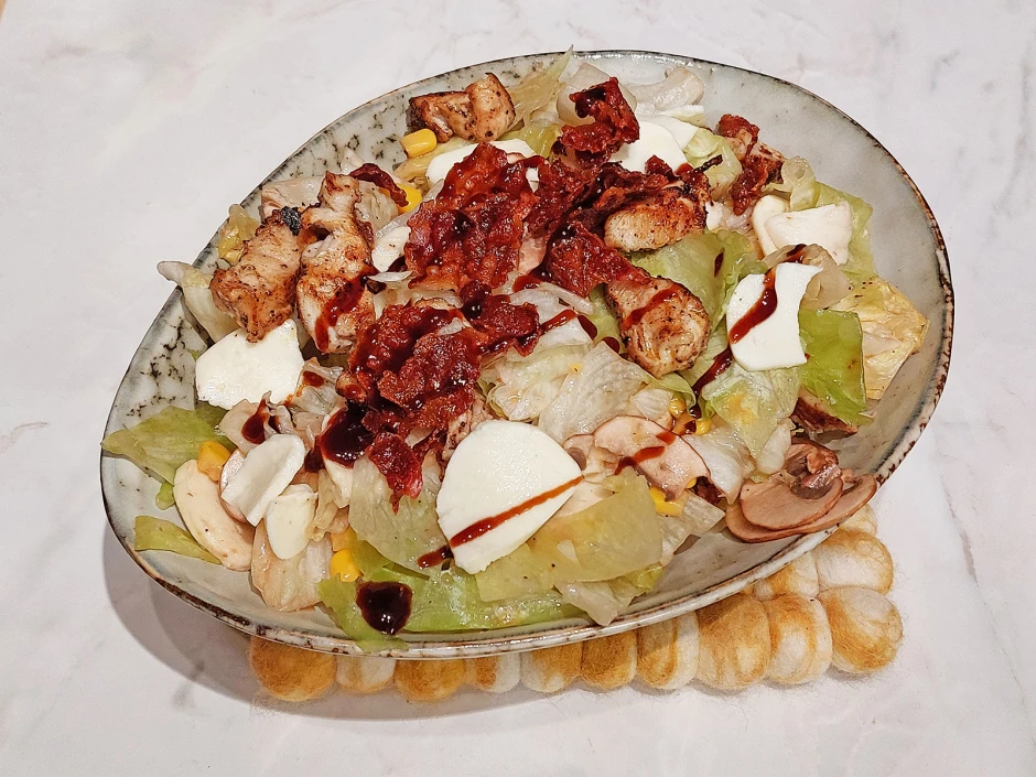 Eisberg-Champignonsalat mit H&uuml;hnerfilets