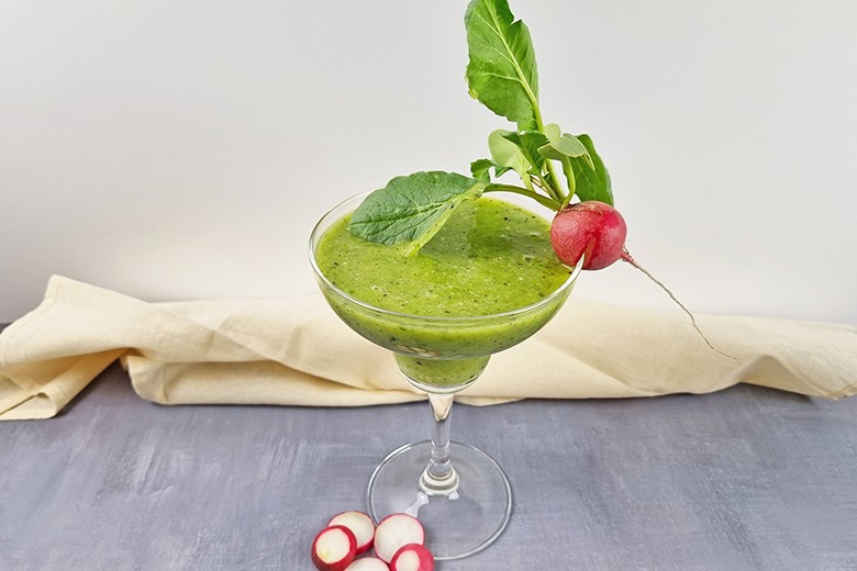 Frühstücks Kiwi-Radieschenblätter Smoothie
