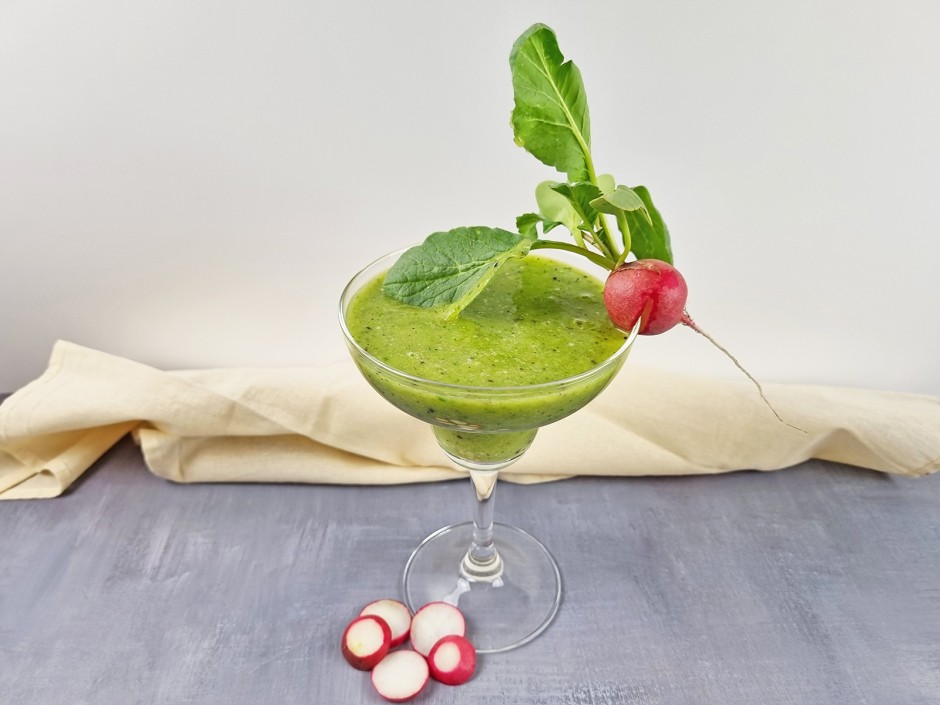 Frühstücks Kiwi-Radieschenblätter Smoothie