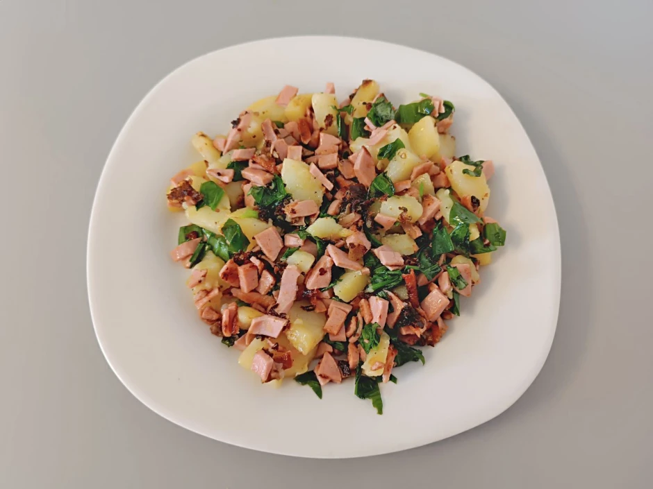 Erdapfelgr&ouml;stel mit B&auml;rlauchstreifen