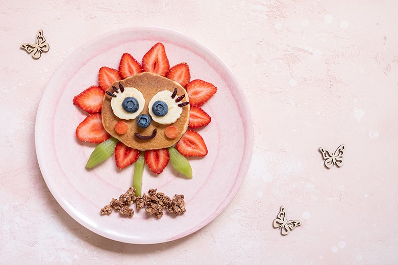 Blumen-Pancakes mit Obst