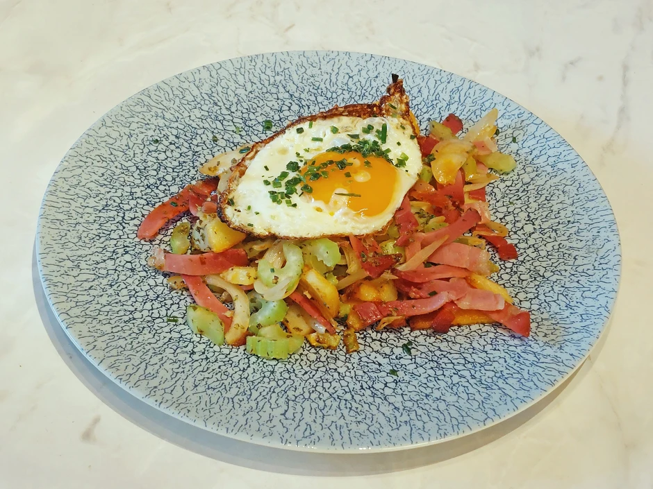 Bratkartoffeln mit Staudensellerie