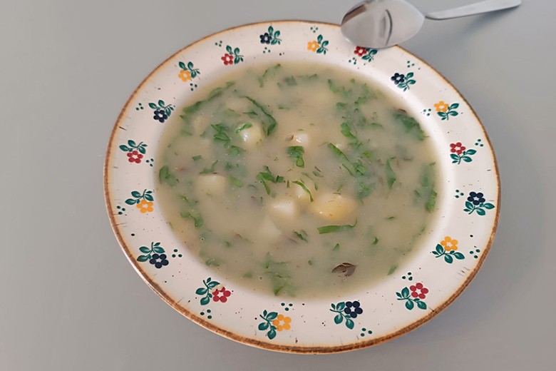 Erdäpfelsuppe mit Bärlauchstreifen