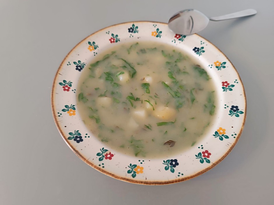 Erdäpfelsuppe mit Bärlauchstreifen