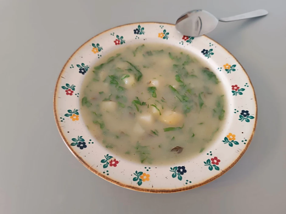 Erdäpfelsuppe mit Bärlauchstreifen