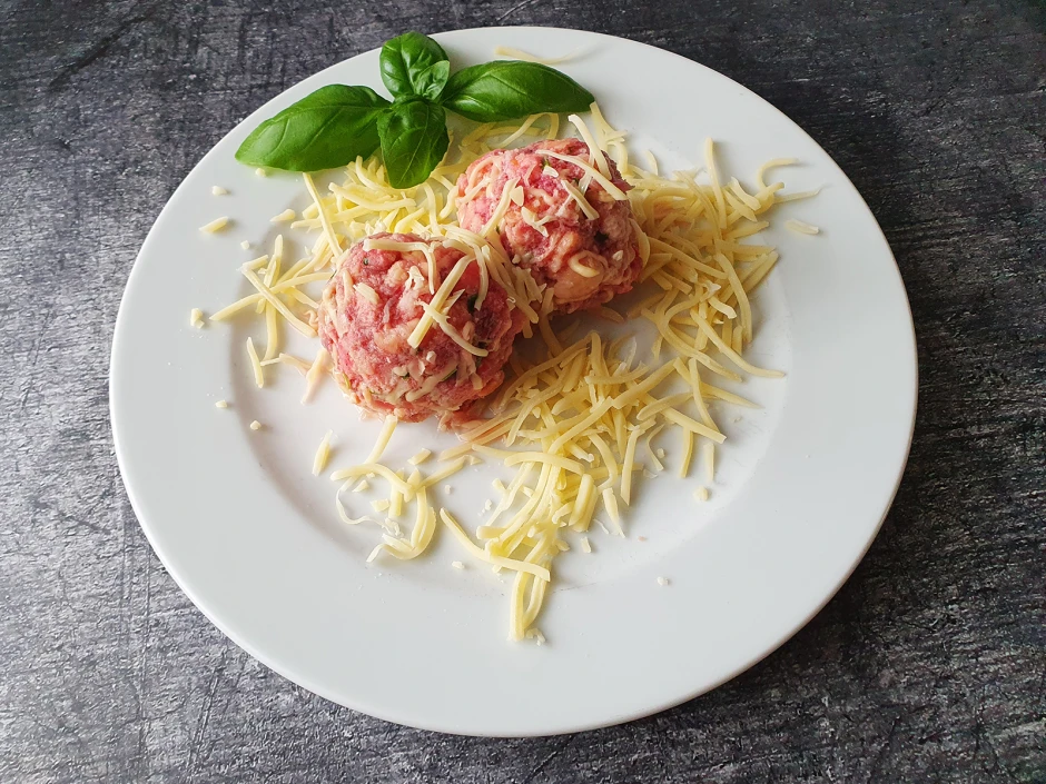 Rote-R&uuml;ben-Kn&ouml;del mit K&auml;se