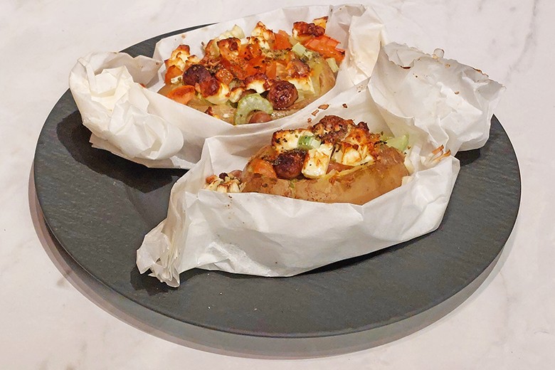 Kumpir mit Lauch und Feta