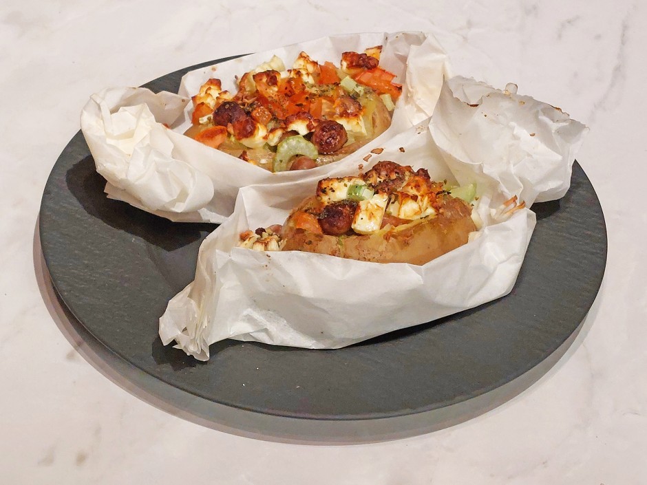Kumpir mit Lauch und Feta