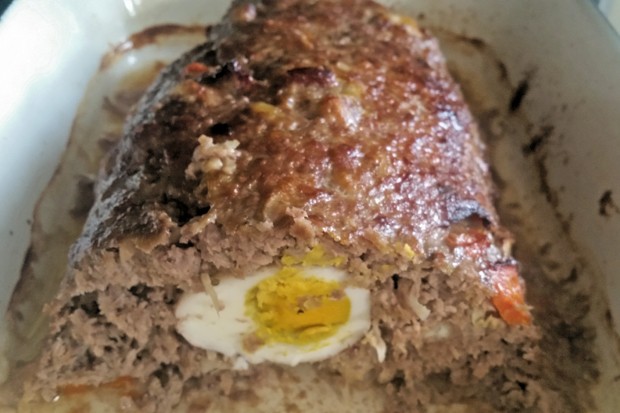 Faschierter Braten mit Ei