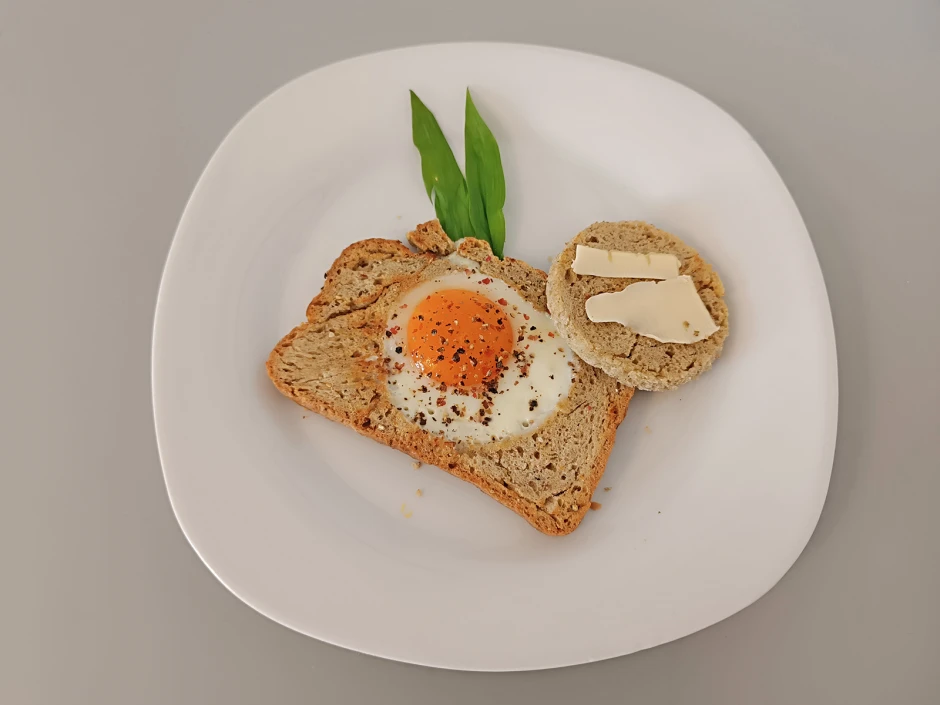 Hanf-Toastbrot mit Spiegelei