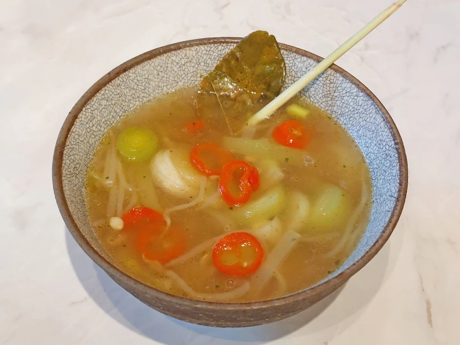 Indonesische Chili-Lauch-Suppe
