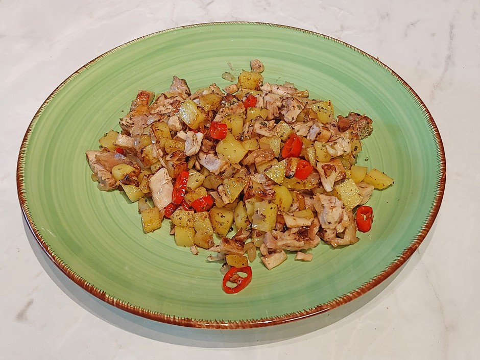 Kartoffel-Hühnerpfanne mit Chili