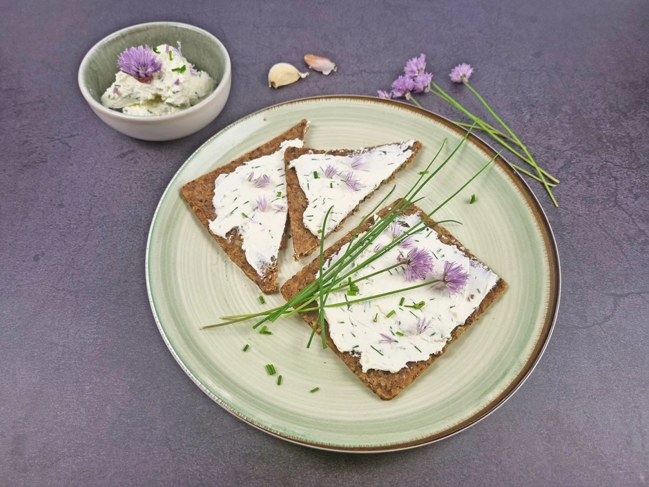 Schnittlauchblüten Frischkäse-Aufstrich