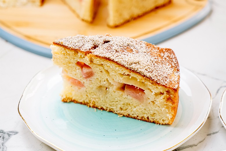 Rhabarberkuchen mit Rührteig