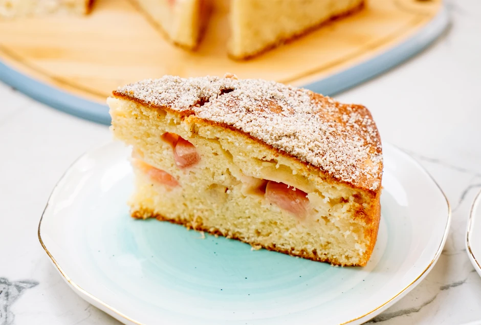 Rhabarberkuchen mit R&uuml;hrteig