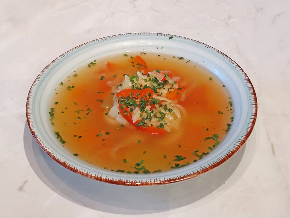 Rindersuppe mit Lauch und Paprika