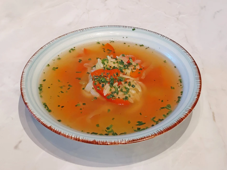 Rindersuppe mit Lauch und Paprika