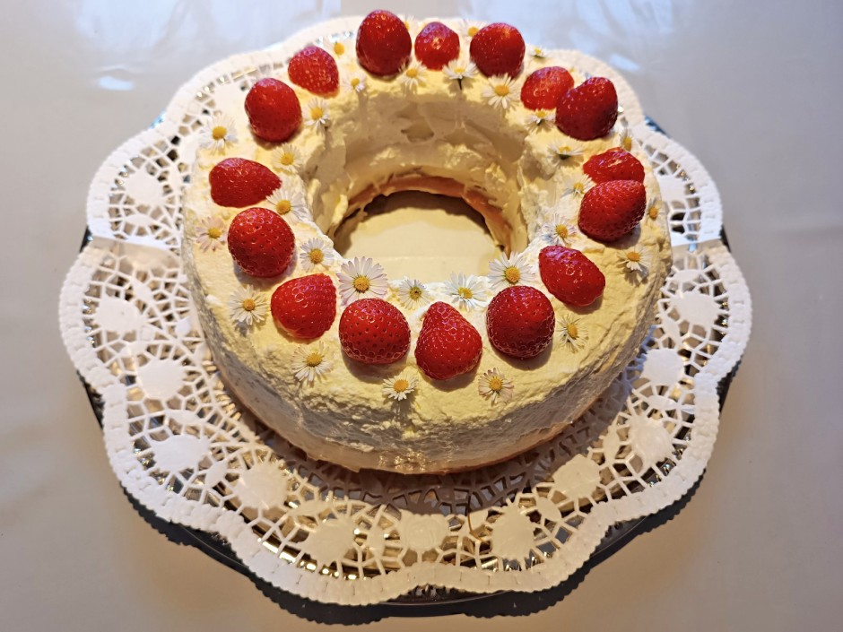 Erdbeerkuchen mit Mascarponecreme aus dem Camping-Backofen