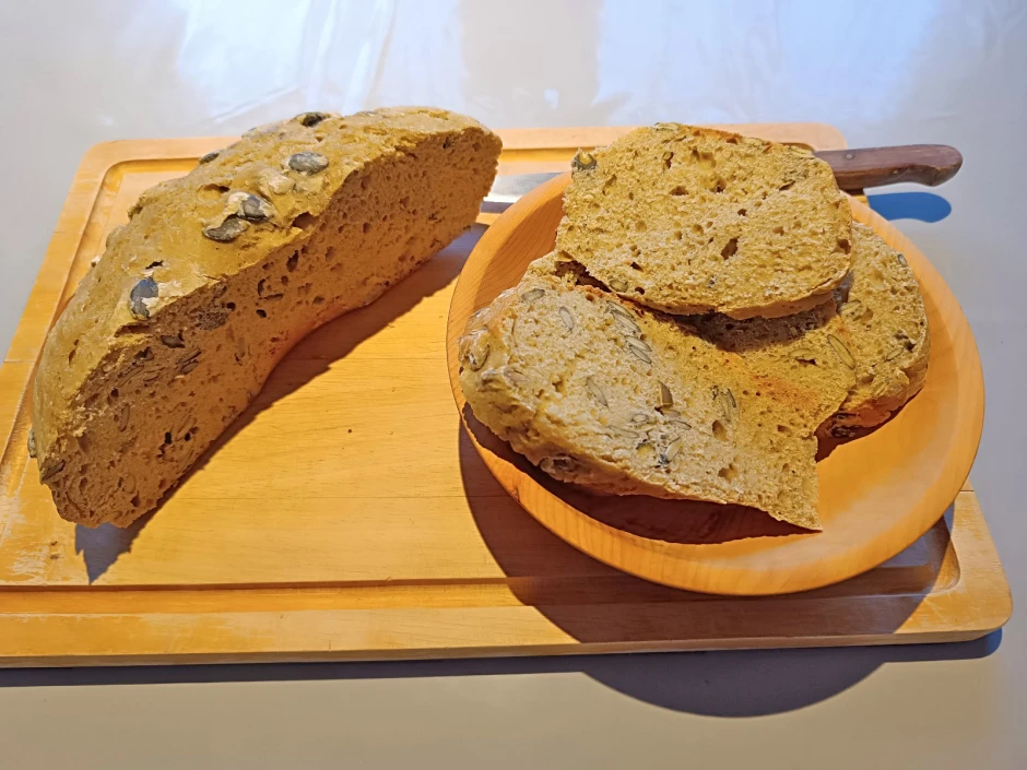 Molkebrot mit Hanfmehl aus dem Camping-Backofen