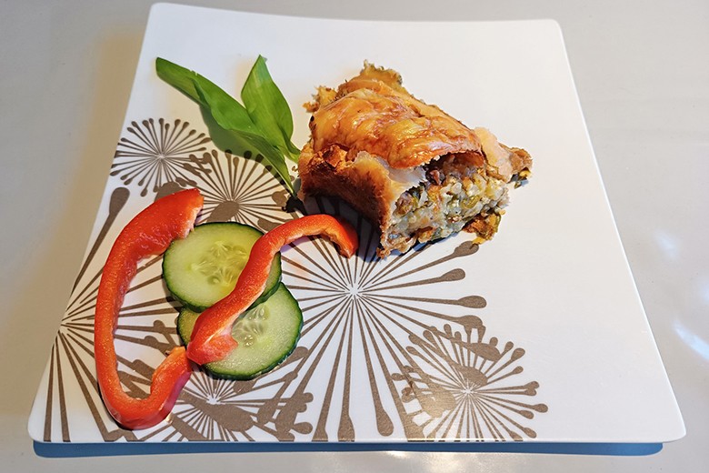 Blätterteigstrudel mit Bärlauchfülle aus dem Camping-Backofen