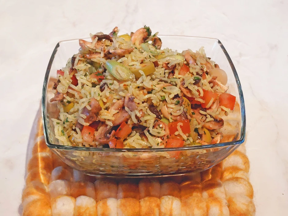 Reis-Champignon-Salat mit Oliven