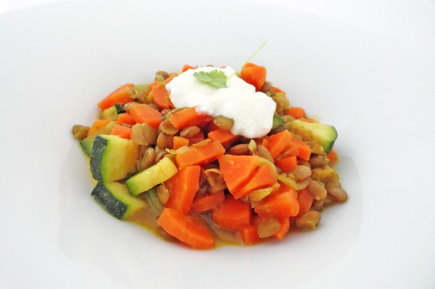 Linsen-Dal mit Karotten und Zucchini