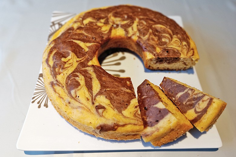 Zimt-Carob-Kuchen aus dem Camping-Backofen
