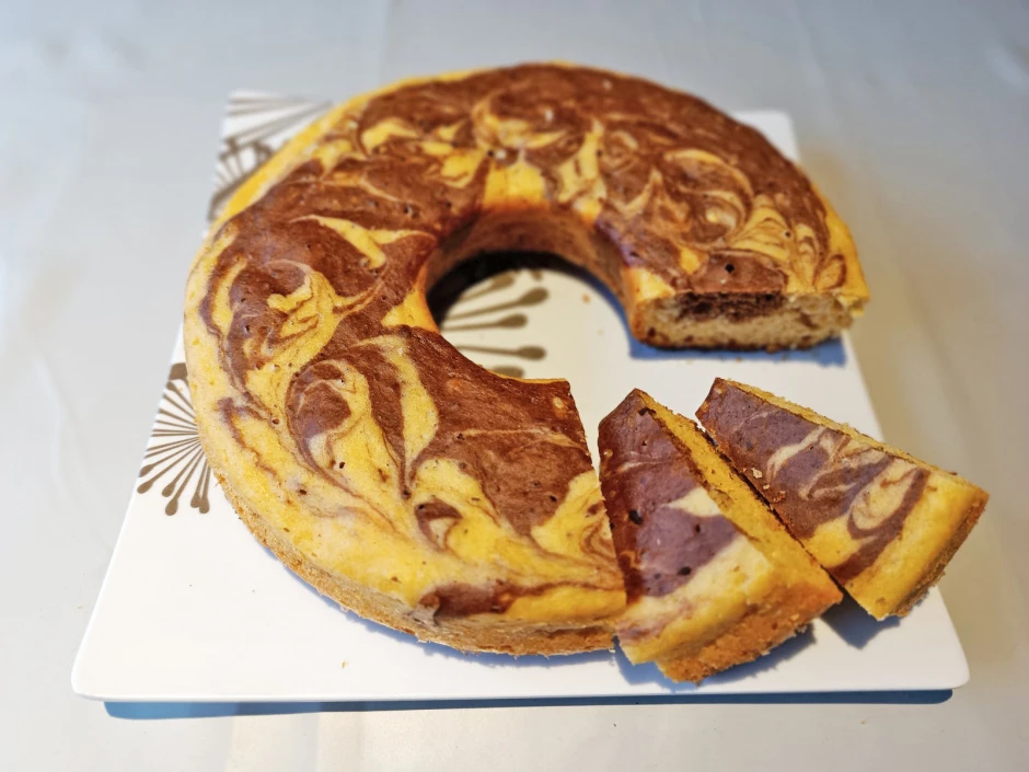 Zimt-Carob-Kuchen aus dem Camping-Backofen