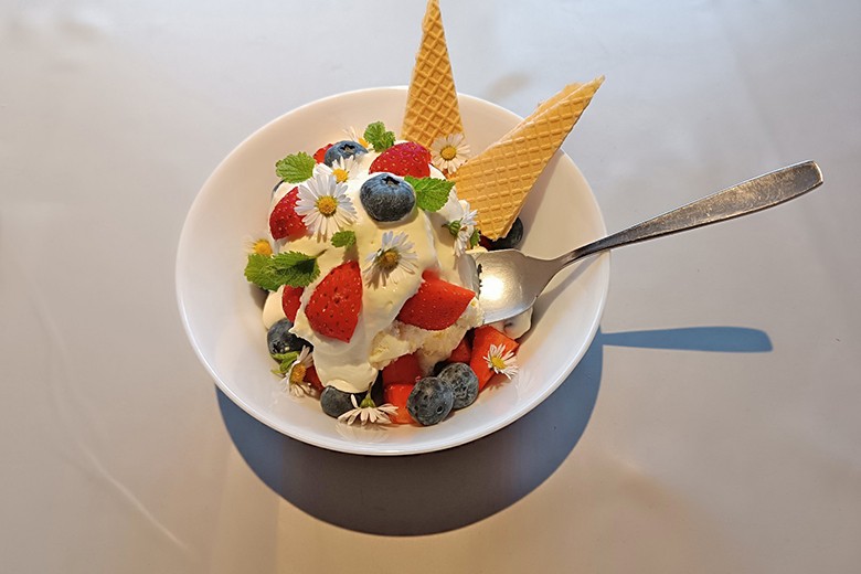 Früchte-Eisbecher