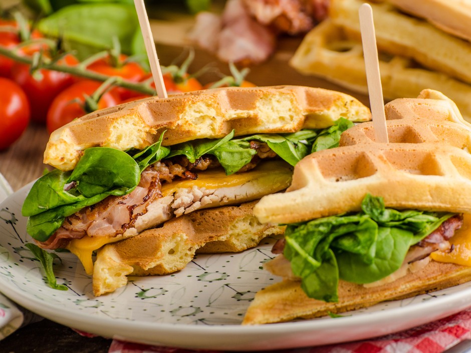 Herzhafte Waffel-Sandwiches