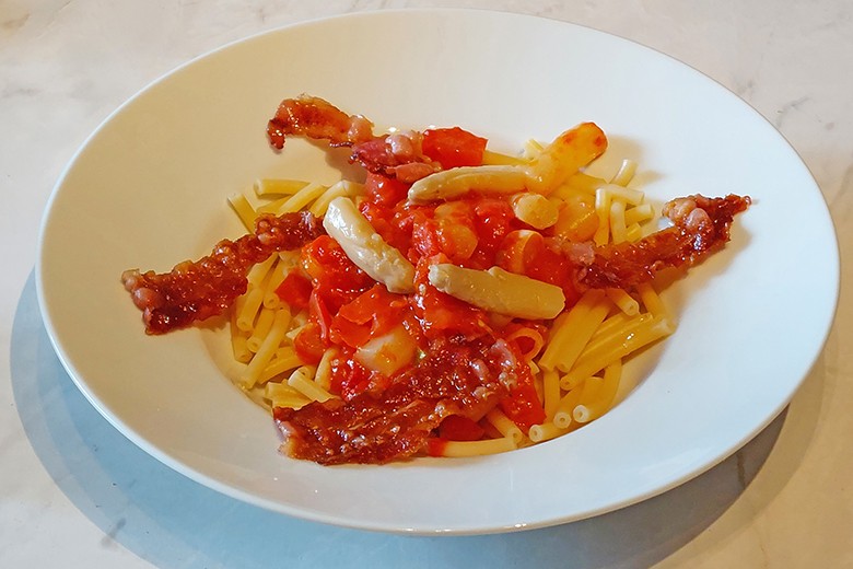 Makkaroni mit Tomaten und Spargel