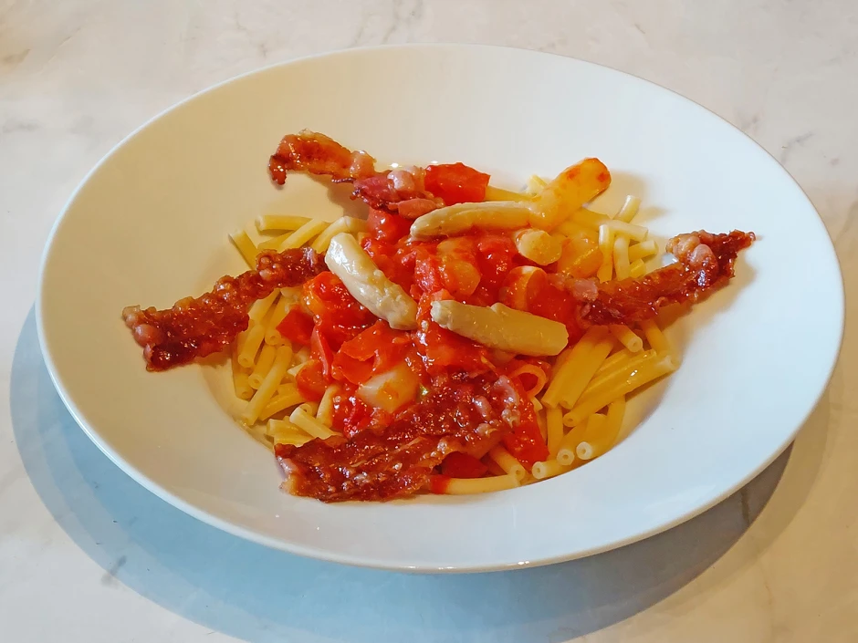 Makkaroni mit Tomaten und Spargel