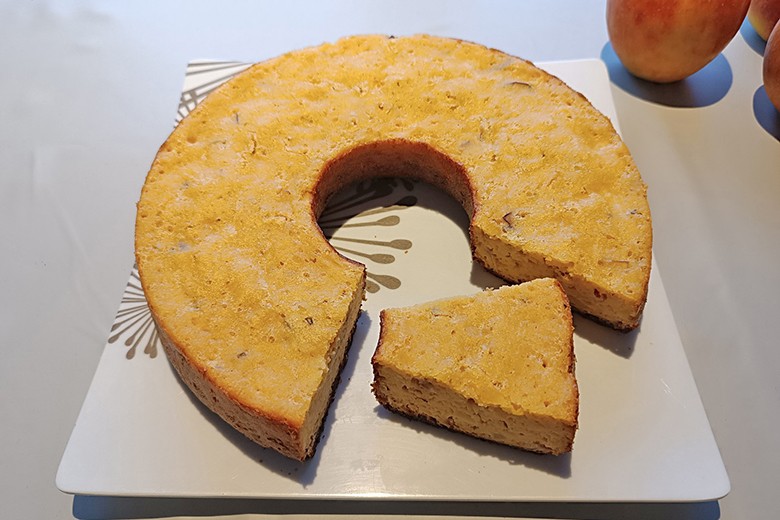 Einfacher Apfelkuchen mit Molke aus dem Camping-Backofen