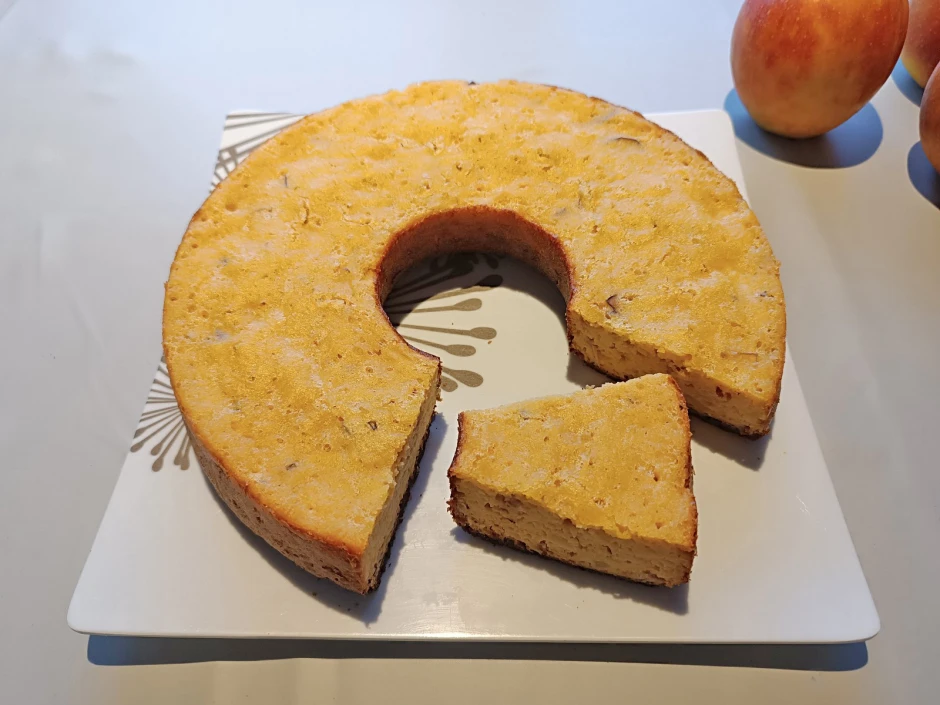 Einfacher Apfelkuchen mit Molke aus dem Camping-Backofen