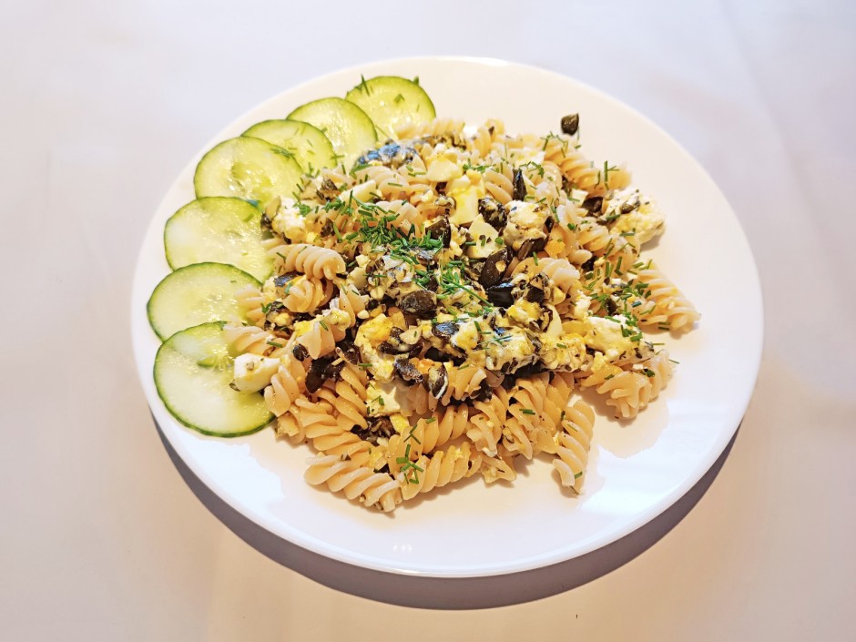 Dinkelfusilli mit Bröseltopfen und Ei