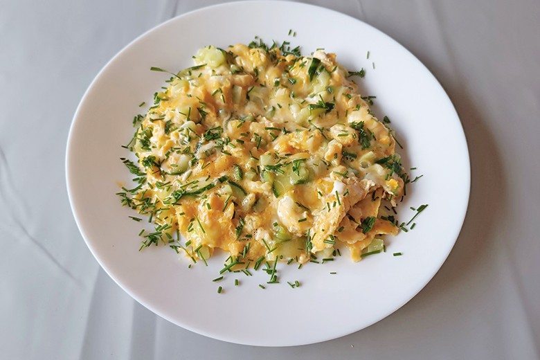Eierspeise mit Gurken und Käse