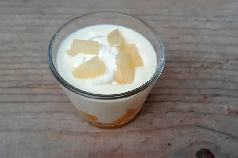 Joghurtcreme mit Früchten
