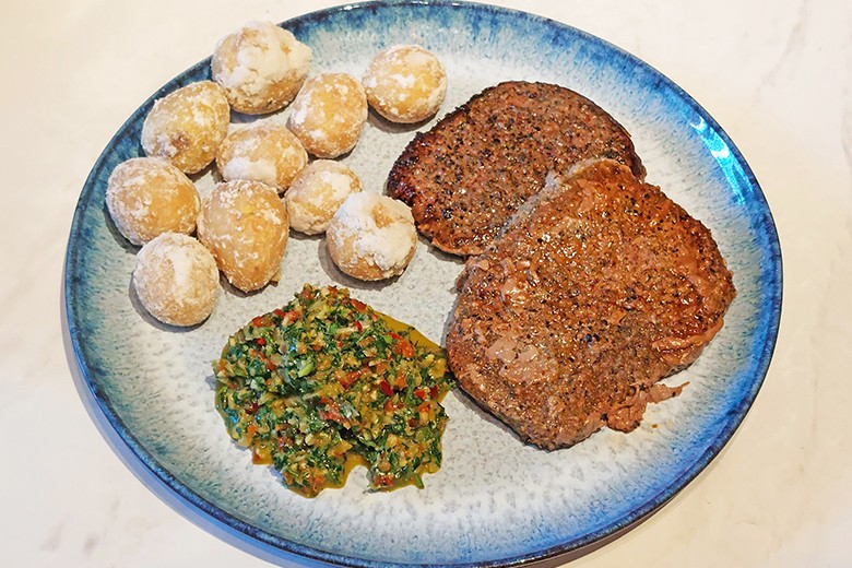 Rindersteak mit Mojo verde und Papas arrugadas