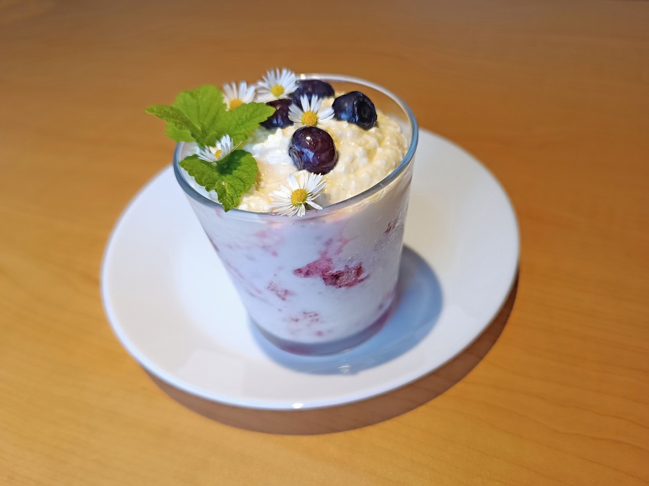 Ribiseleis-Dessert mit Eierlikör