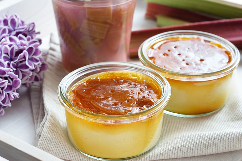 Crème brulée mit Rhabarberkompott