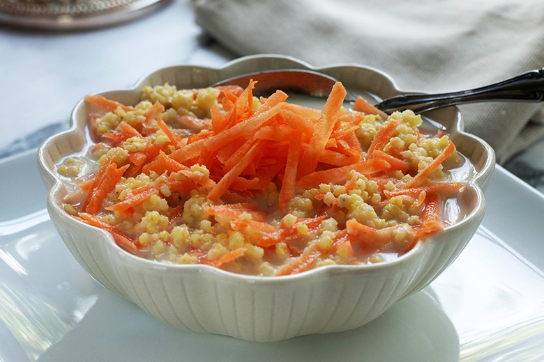 Müsli mit Apfel und Buttermilch