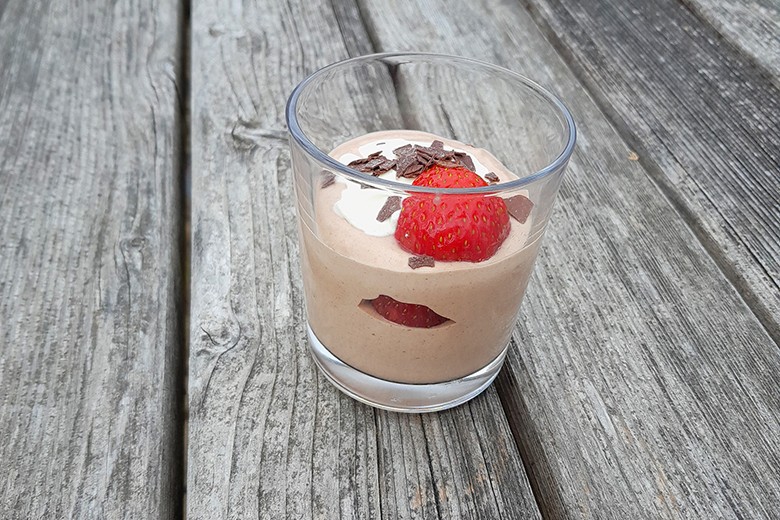 Schokomousse mit Erdbeeren