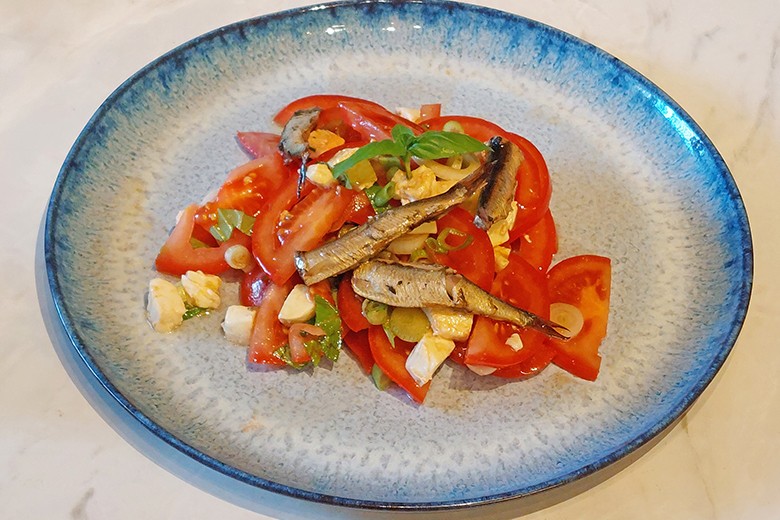 Tomatensalat mit Sprotten