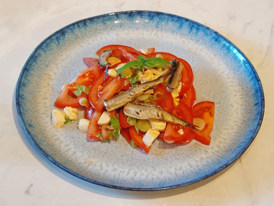 Tomatensalat mit Sprotten