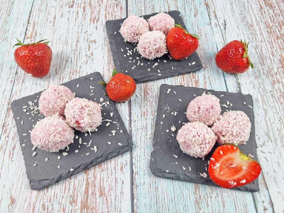 Kokos-Bällchen mit Erdbeeren