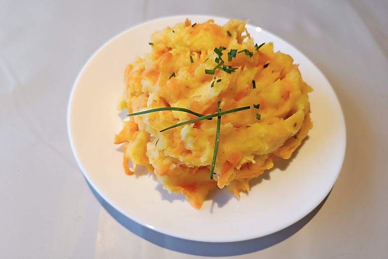 Erdäpfelpüree mit Karotten
