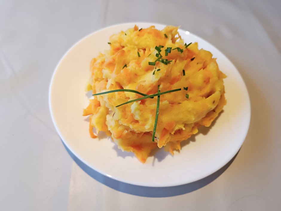 Erdäpfelpüree mit Karotten