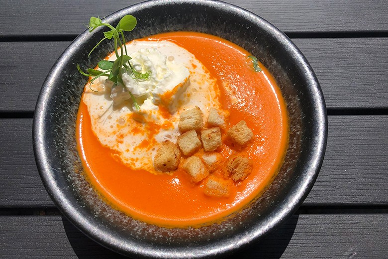Paprikacremesuppe mit Seelachsfilet