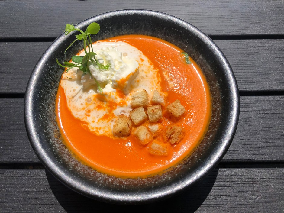 Paprikacremesuppe mit Seelachsfilet